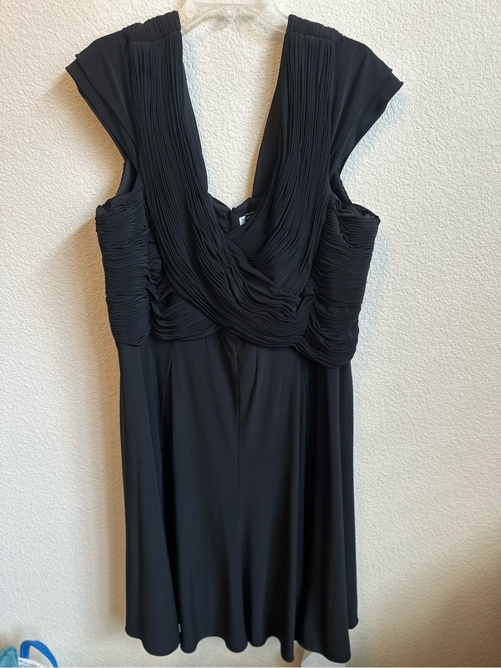 JS Boutique Black Pleated V-Neck Midi Dress